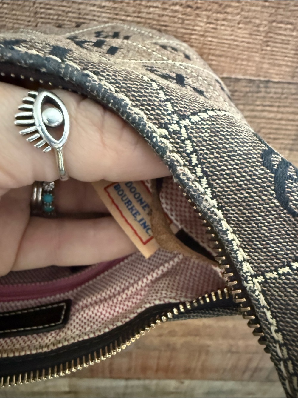 Vintage Dooney & Bourke Y2K 90’s DB Monogram Canvas/Leather Brown Shoulder Bag - Picture 9 of 10